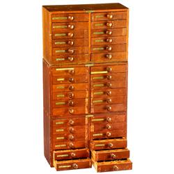 2 Schreibmaschinen-Ersatzteil-Schränk