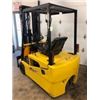 Image 2 : Hyundai HBF18T-5 ForkLift (2006) 3000lbs for outside/ Battery 48v not included but many choices avai