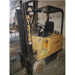 Hyster Fork lift 2850lbs with Charger