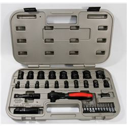 147) HUSKY FITS ALL RATCHET SET.