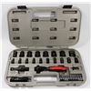 Image 1 : 147) HUSKY FITS ALL RATCHET SET.