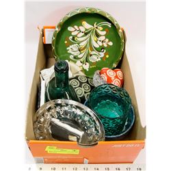 BOX OF ANTIQUE GLASSWARE AND BOTTLES