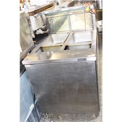 2 WELL REFRIGERATED TABLE WITH SNEEZE GUARD