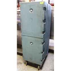 CAMBRO HOT-COLD DOUBLE DOOR HOLDING CABINET ON