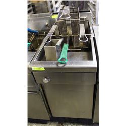 QUEST DUAL-BASKET COMMERCIAL DEEP FRYER