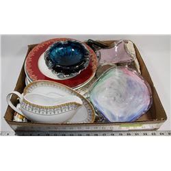 FLAT OF ASSORTED GLASSWARE & COLLECTIBLES