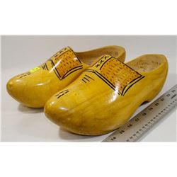 VINTAGE WOODEN SHOES FARMER DESIGN.