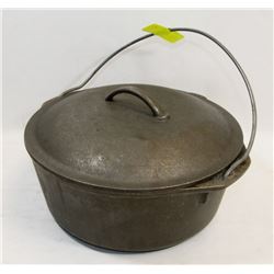 CAST IRON DUTCH OVEN.