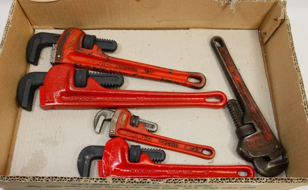 SET OF 5 RIDGID HEAVY DUTY PIPE WRENCHES.