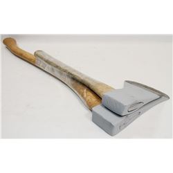 SET OF 2 AXES: 27” AND 15” HANDLES.