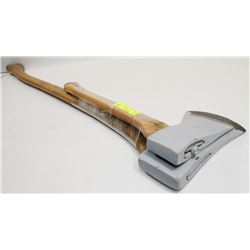 SET OF 2 AXES: 35” AND 15” HANDLES.
