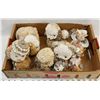 Image 1 : FLAT OF DECORATIVE SHELL MADE FIGURES