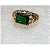 Image 1 : 14) EMERALD GREEN STONE RING SET IN 10 KT