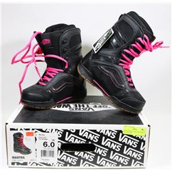 NEW VANS SIZE 6 MANTRA WOMENS BLACK & PINK