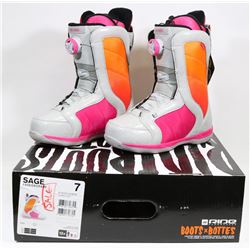 NEW RIDE SAGE SIZE 7 WOMENS SNOWBOARDING BOOTS