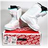 Image 1 : NEW WOMENS VANS ENCORE SIZE 7 SNOWBOARDING BOOTS