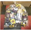 Image 1 : LARGE BAG OF ASSORTED DYES AS IS