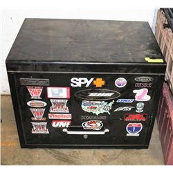 INTERNATIONAL RIG TOOL BOX WITH KEY