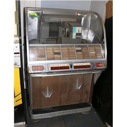 VINTAGE SEEBURG JUKEBOX (POWERS UP)