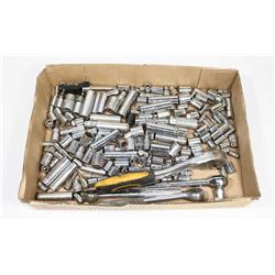 FLAT OF SOCKETS AND DRIVES.