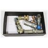 Image 1 : BOX W/3 HYDRAULIC QUICK CONNECTORS -