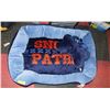 Image 1 : LARGE PET BED WITH PILLOW & BLANKET