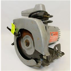 BLACK & DECKER 7-1/4" CIRCULAR SAW