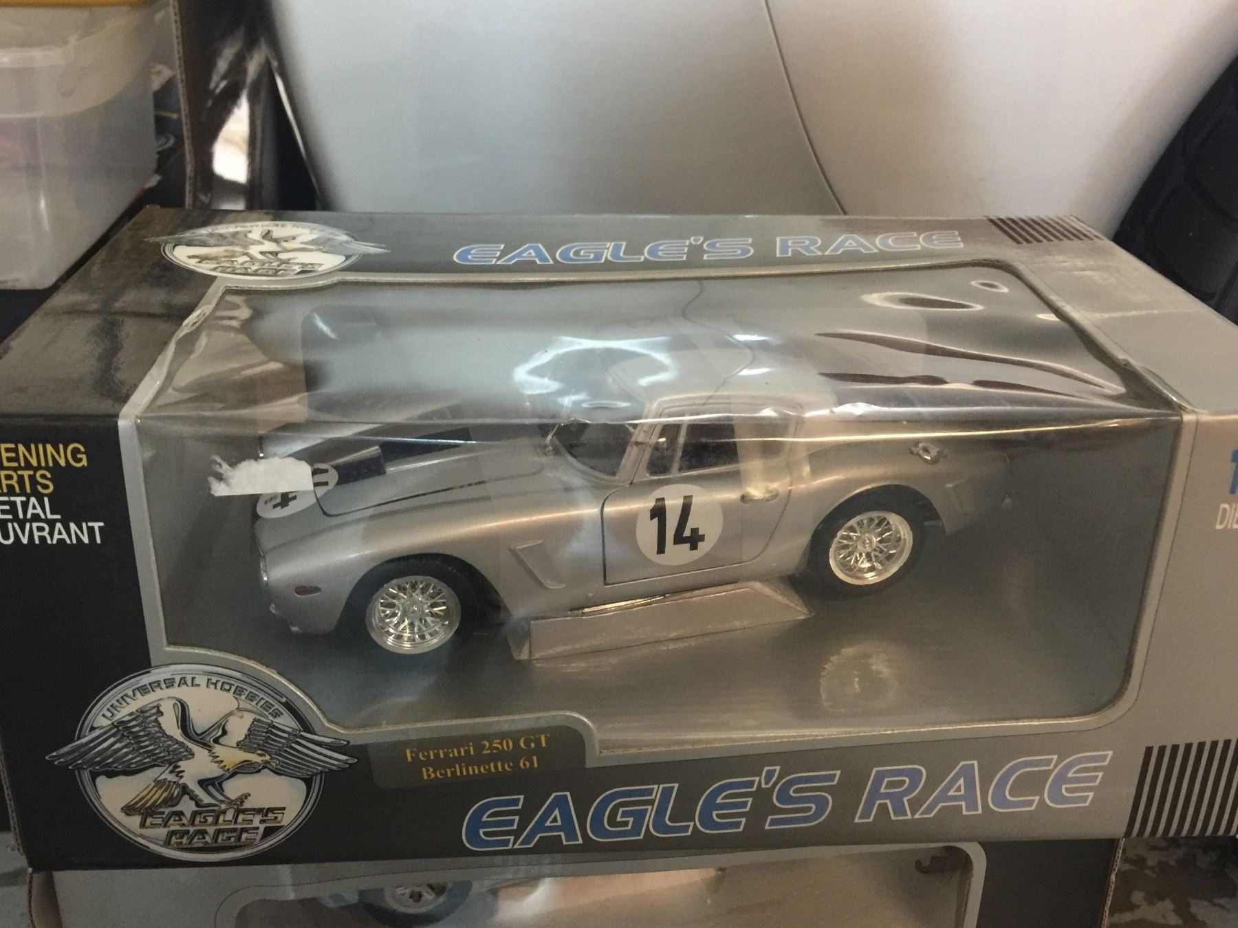 UNIVERSAL HOBBIES 1/18 FERRARI 250 GT BERLINETTA 1961 BOX UNIVERSAL HOBBIES 1/18 FERRARI 250 GT BERLINETTA 1961 BOX