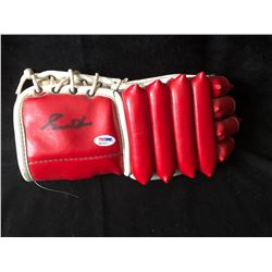 GORDIE HOWE SIGNED VINTAGE HOCKEY GLOVE (PSA COA)