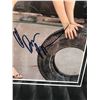 Image 2 : FRAMED DREW BARRYMORE SIGNED 12 X 14 PHOTO