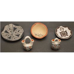 FIVE ACOMA INDIAN POTTERY ITEMS