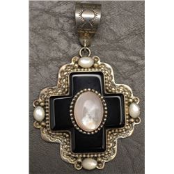 NAVAJO INDIAN PENDENT (TROUTMAN)