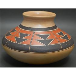 HOPI INDIAN POTTERY VASE (SHAMIE)
