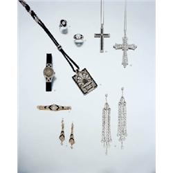 AN ONYX AND DIAMOND-SET BROOCH AND A PAIR OF MATCHING EARPENDANTS