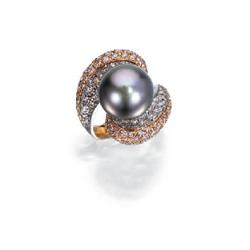 A GRAY SOUTH SEA CULTURED PEARL AND DIAMOND-SET RING