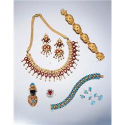 AN INDIAN DIAMOND-SET AND ENAMEL NECKLACE AND PAIR OF MATCHING PENDANT EARCLIPS