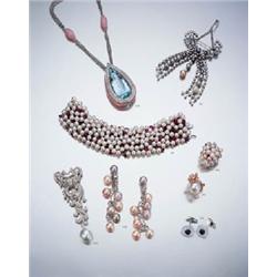 A SOUTH SEA CULTURED PEARL AND DIAMOND BROOCH