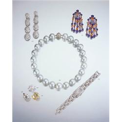 A PAIR OF DIAMOND-SET PENDANT EARCLIPS