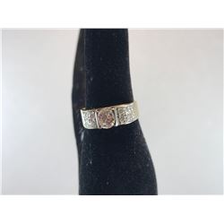 18K YELLOW & WHITE GOLD LADIES RING 1 BRILLIANT CUT DIAMOND & 16 BRILLIANT CUT DIAMONDS - RP