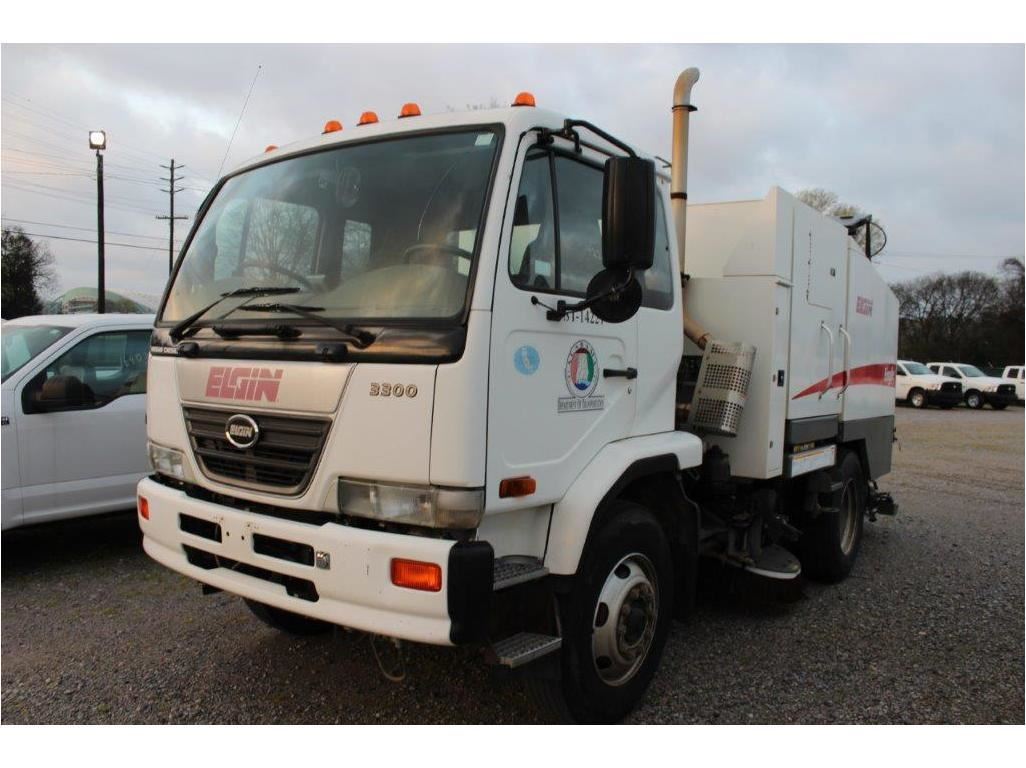 2009 ELGIN UD SERIES SWEEPER TRUCK VIN/SNJNAPC81L59AC75194 NISSAN