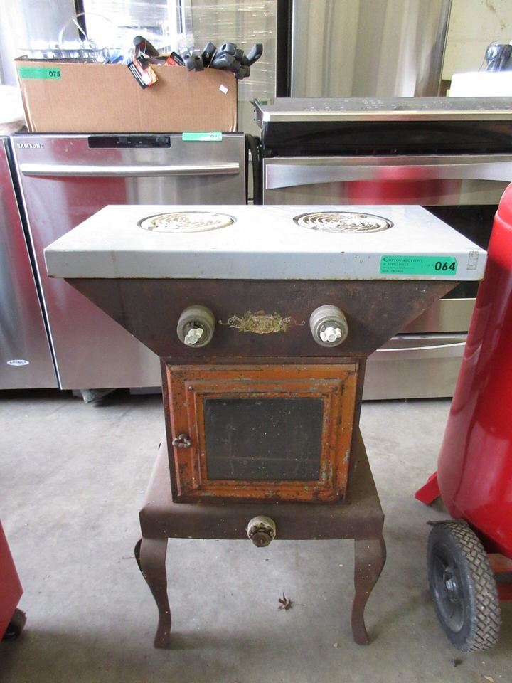 Antique 110 Volt 2 Burner Stove with Oven