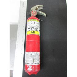 2 1/2 lb Fire Extingguisher / untested showing Good charge