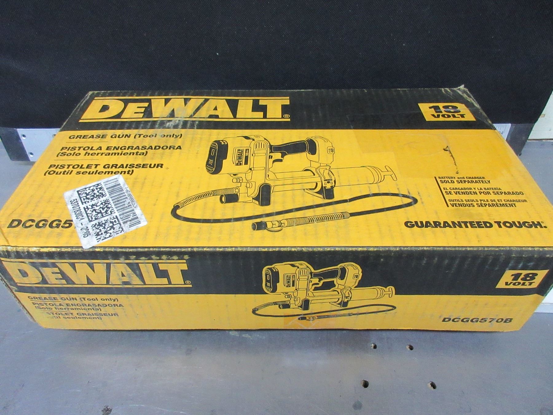 New DeWalt 18volt Grease Gun [ tool only ] model DCGG570B