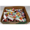 Image 1 : FLAT OF ASSORTED CHOCOLATE BARS AND CANDY
