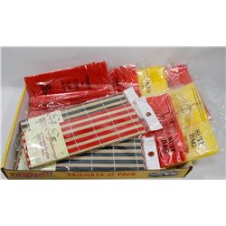 FLAT WITH BAMBOO PLACEMATS AND DRESS/COAT BAGS