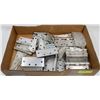 Image 1 : BOX OF HINGES