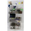 Image 1 : RETAIL DISPLAY FULL OF PINS AND KEYCHAINS