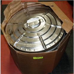 LOT OF 11 METAL GARBAGE CAN LIDS 18.5, 470MM