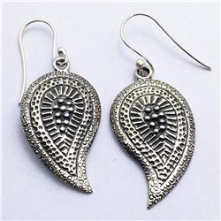 25) STERLING SILVER DANGLING EARRING