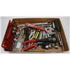 Image 1 : FLAT OF ASSORTED TOOLS.